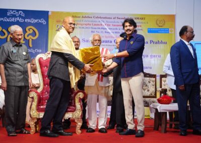 Dr. Alla Gopala Krishna Gokhale Honoured with Vaidya Mithra Award